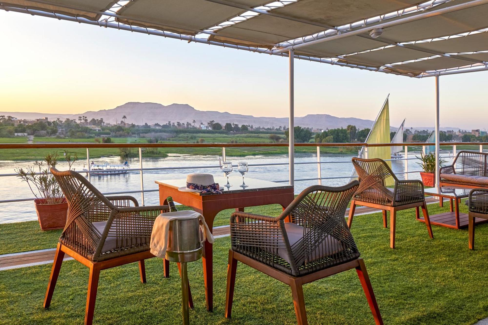 Moevenpick Royal Lily Nile Cruise, Every Monday Four Nights From Luxor, Every Friday Three Nights From Aswan - Including Excursions & Sightseeing Buitenkant foto